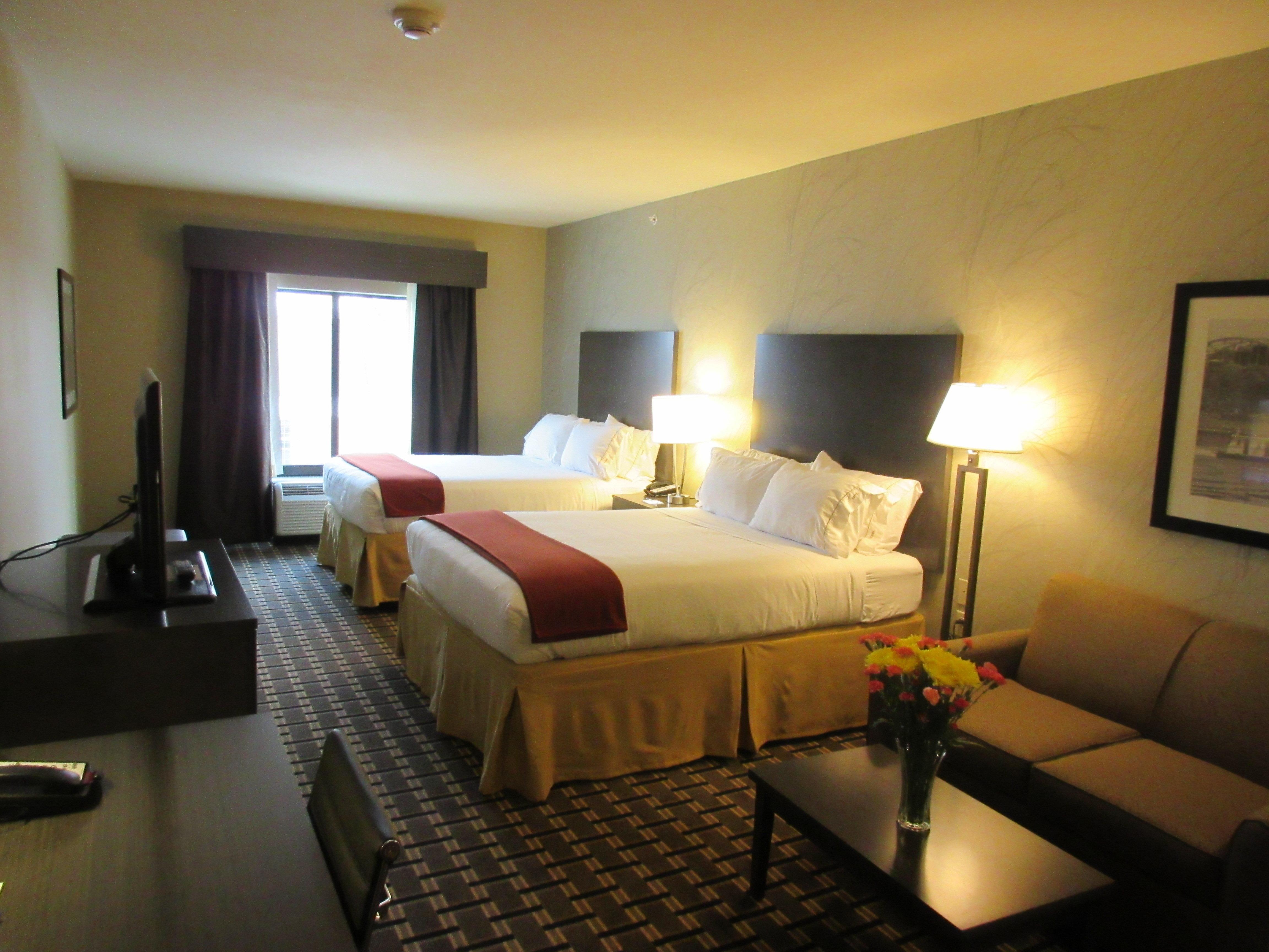 Holiday Inn Express & Suites Butler By Ihg Exterior photo