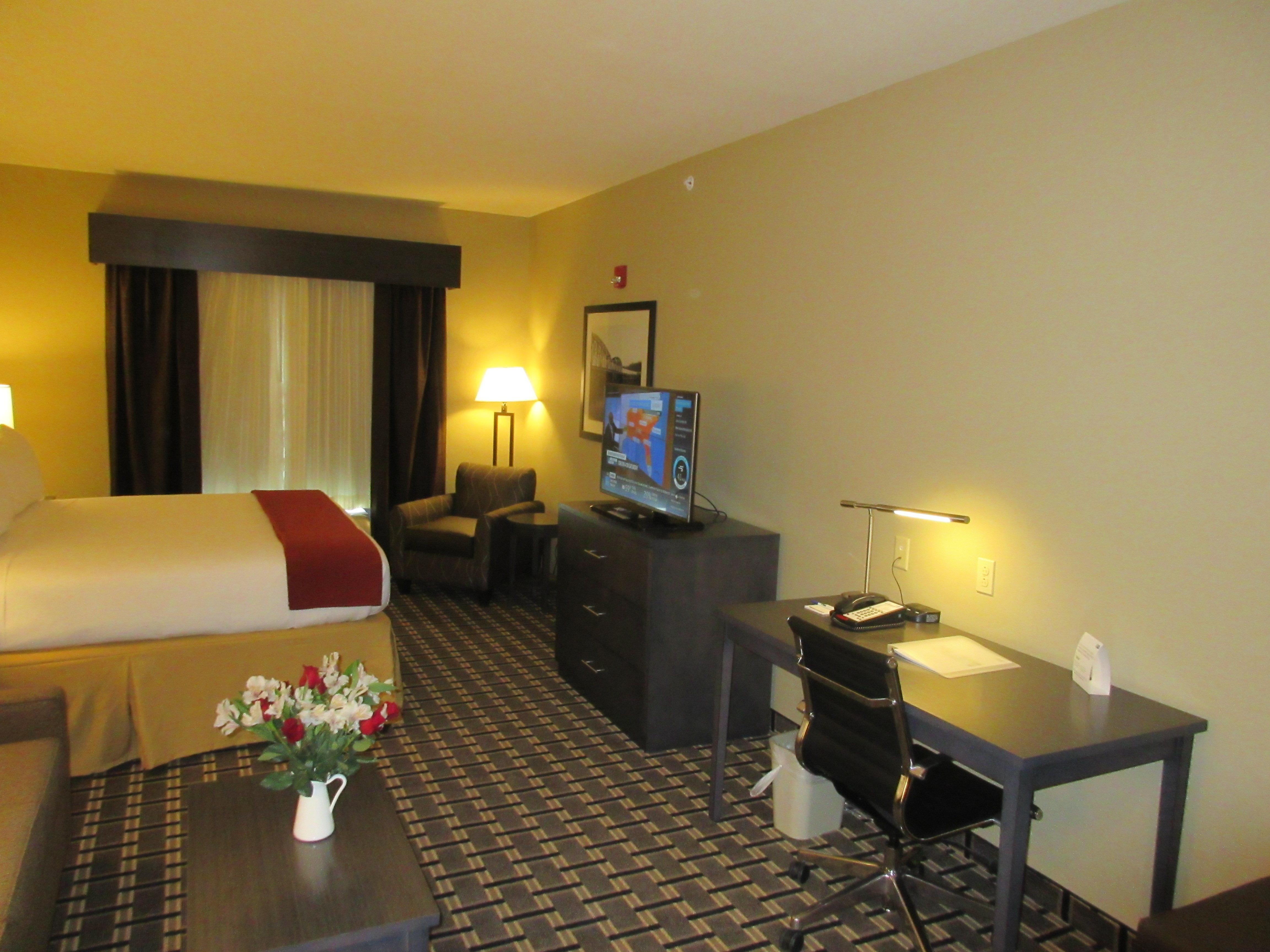 Holiday Inn Express & Suites Butler By Ihg Exterior photo
