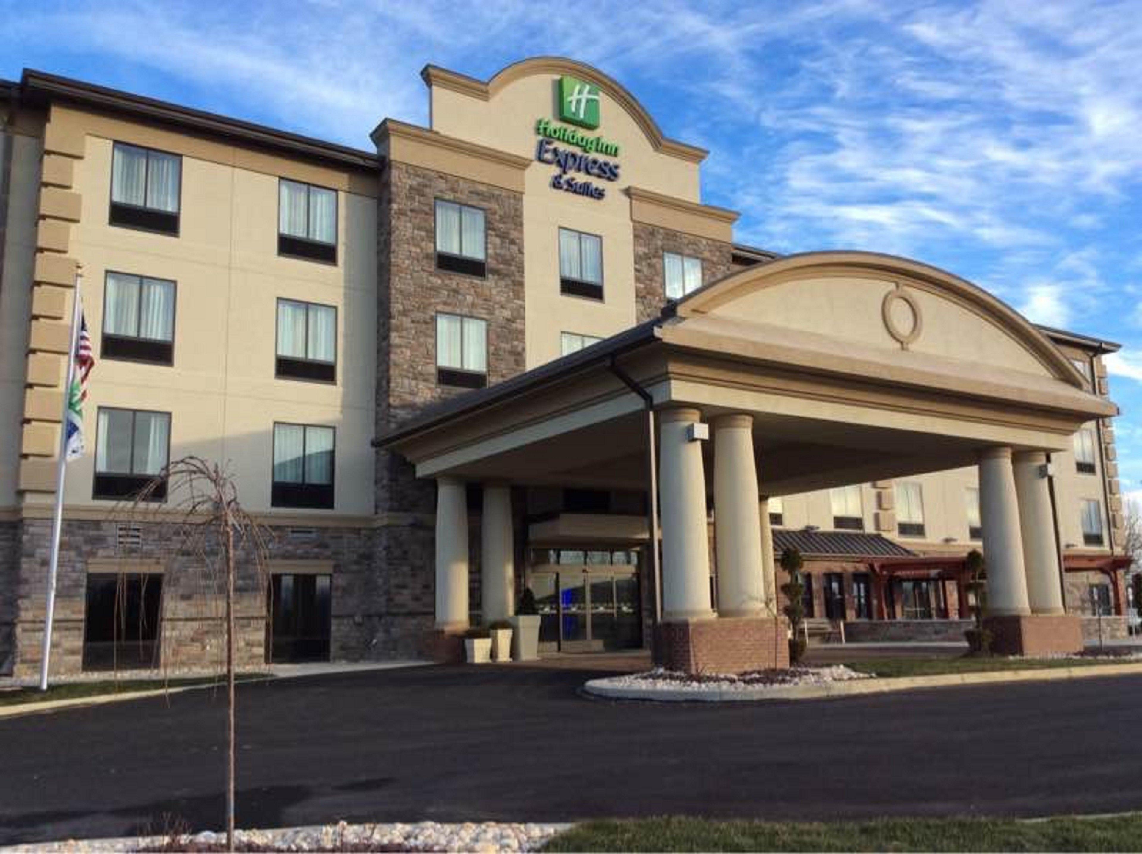 Holiday Inn Express & Suites Butler By Ihg Exterior photo