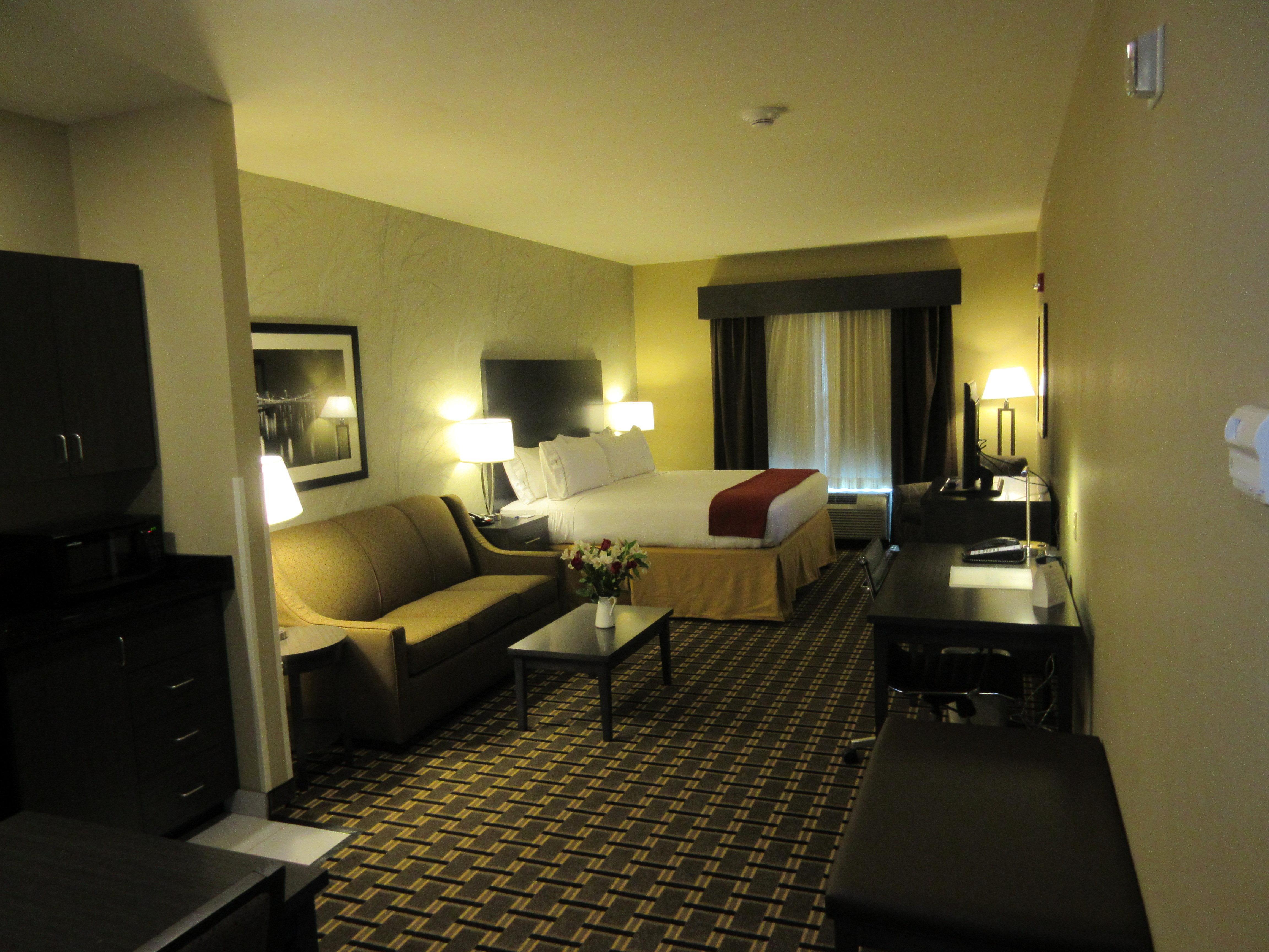 Holiday Inn Express & Suites Butler By Ihg Exterior photo